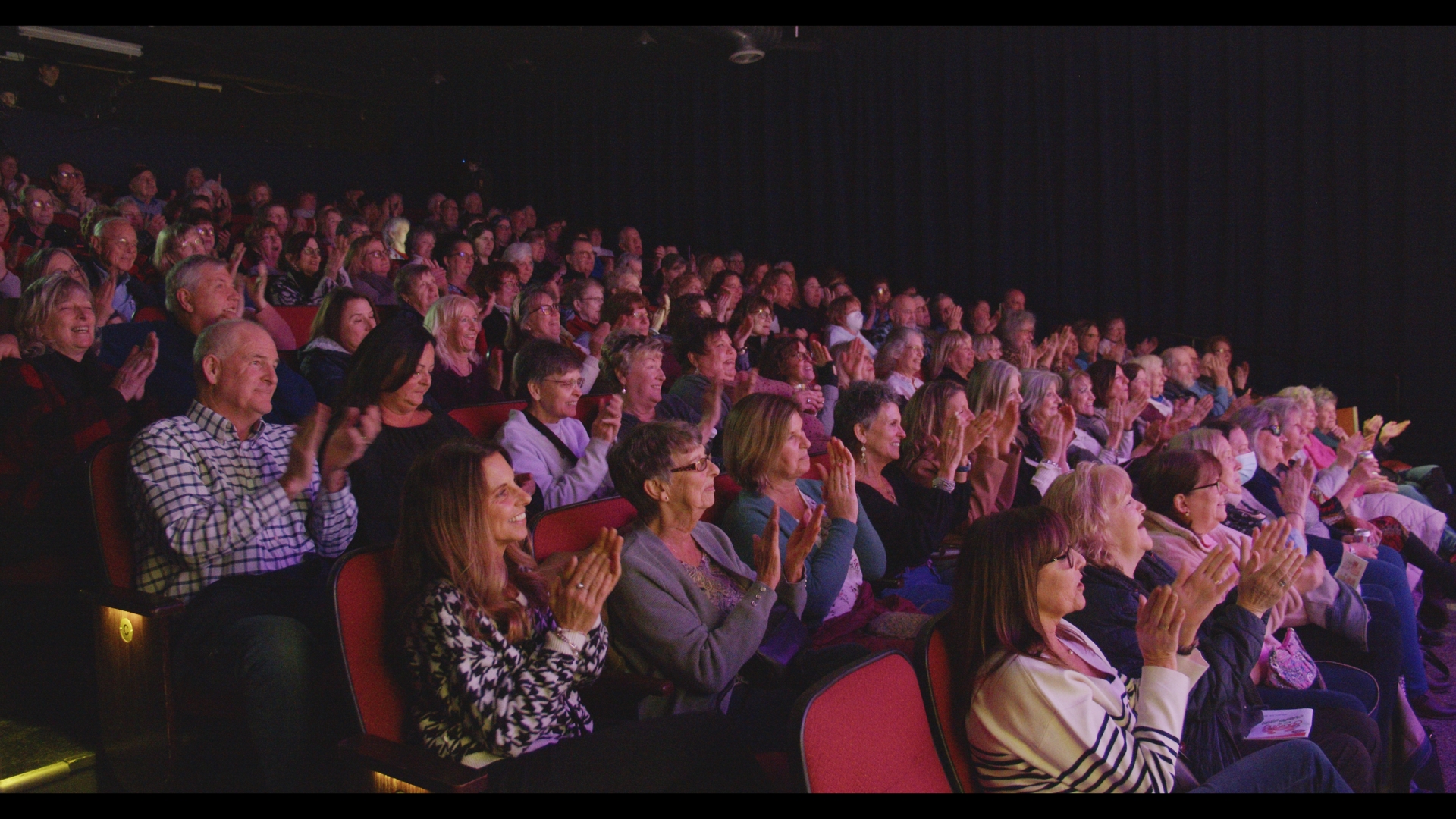 MainStage Full A crowd applauding at Auburn Public Theater